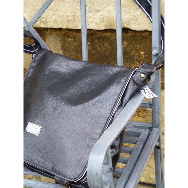 Ragsto Messenger Bag  Archives £165.00      product_features